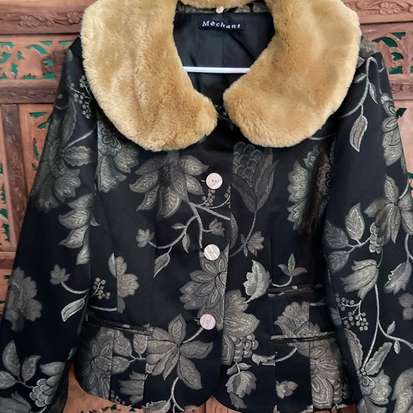 Brocade jacket with fur collar - Picture 4 of 12